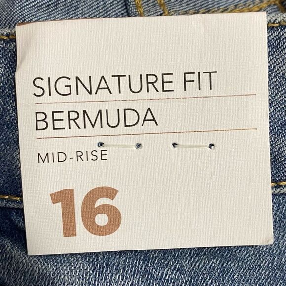 Lane Bryant Signature Fit Mid-Rise Bermuda Denim Shorts Size 16 (34x12) NWT - Picture 6 of 13